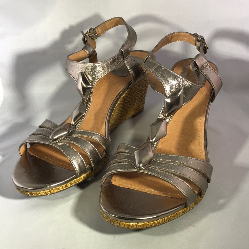 Woman’s Clark Laguna Jewel sandals